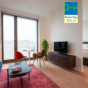 https://premier-suites-plus-amsterdam-1081lc.amsterdamhotelsnl.com